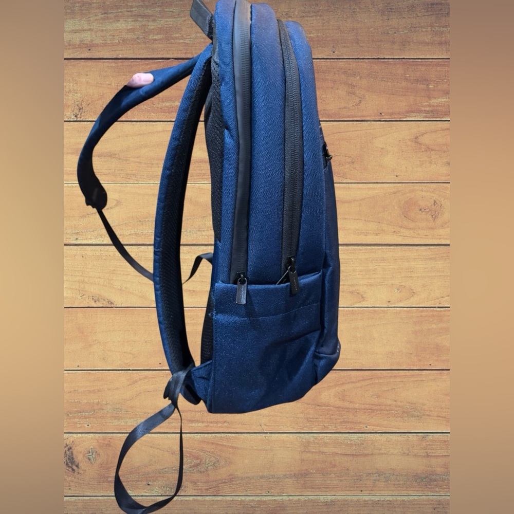 TravisMathew Approach Backpack In River Blue Navy, Like New - Picture 3 of 11
